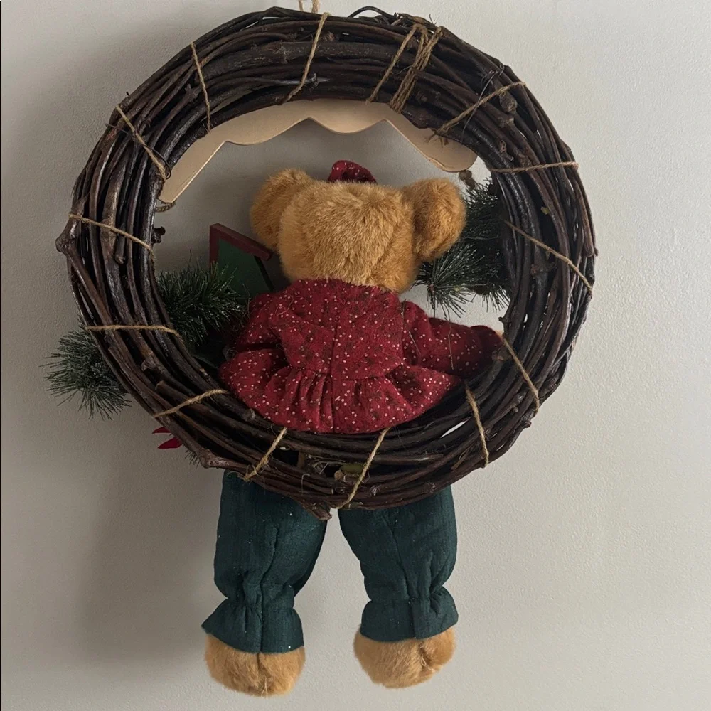 VTG • Season’s Greetings festive Bear wreath